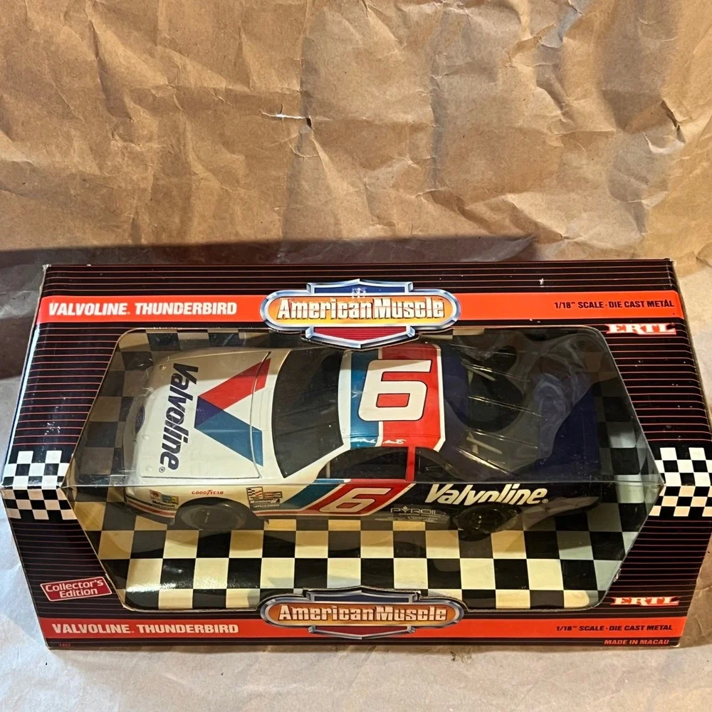 ERTL 1/18 Valvoline Ford Thunderbird Mark Martin #6 Diecast Car Blue White Red
